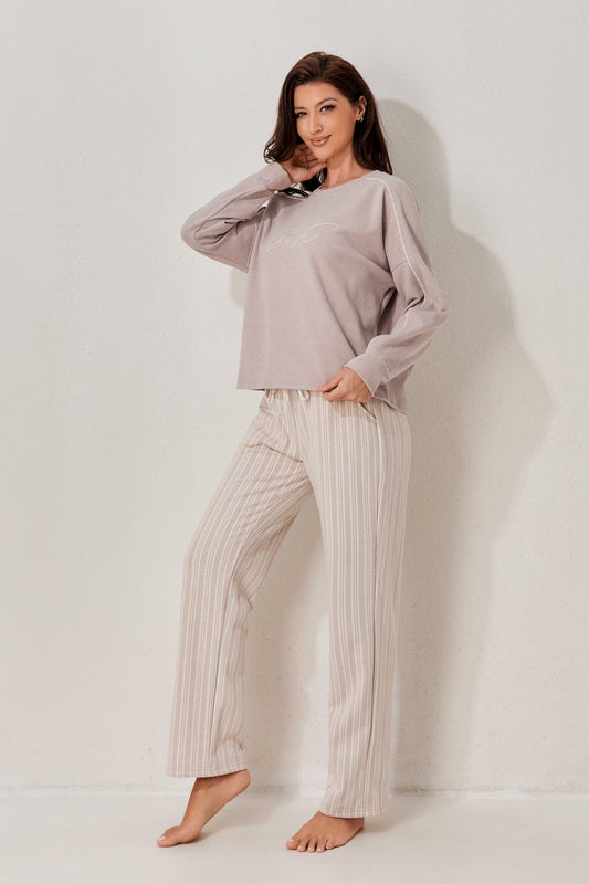 طقم بيجاما متباين الملمس