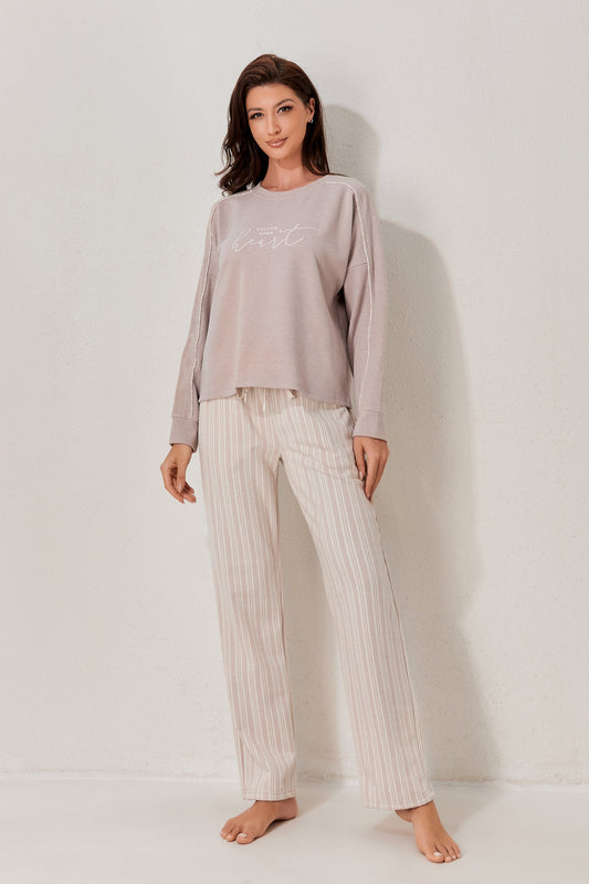 طقم بيجاما متباين الملمس