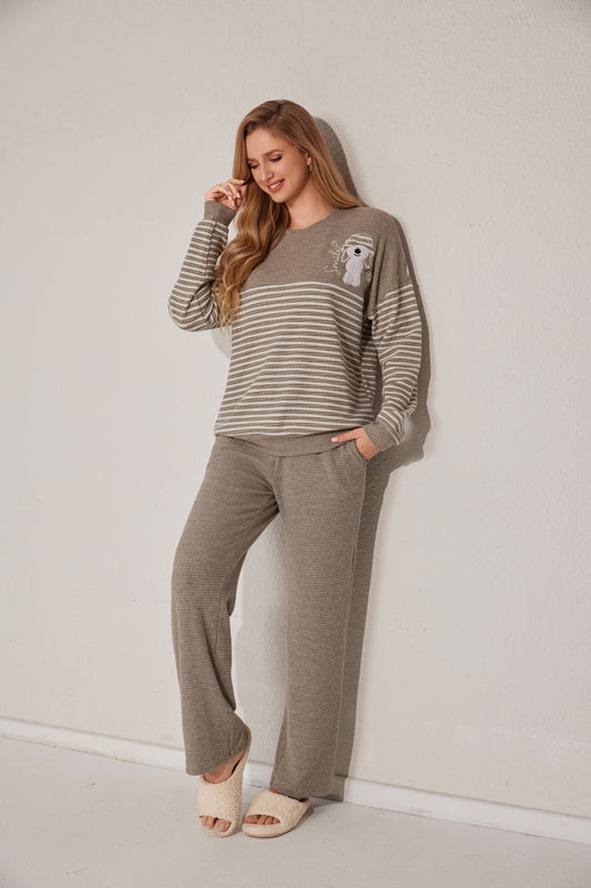 طقم بيجاما مخطط بأكمام طويلة من قطعتين