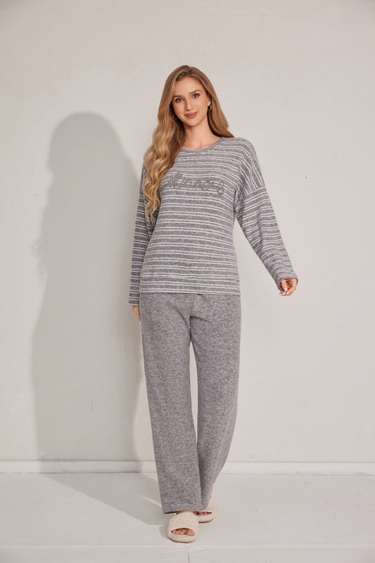 طقم بيجاما مخطط من قطعتين مع حواف مكبلة 