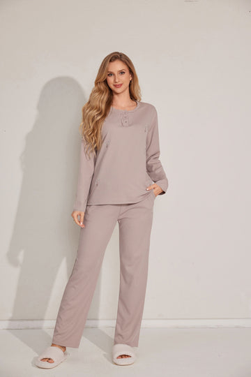 Two-piece neutral pyjama set