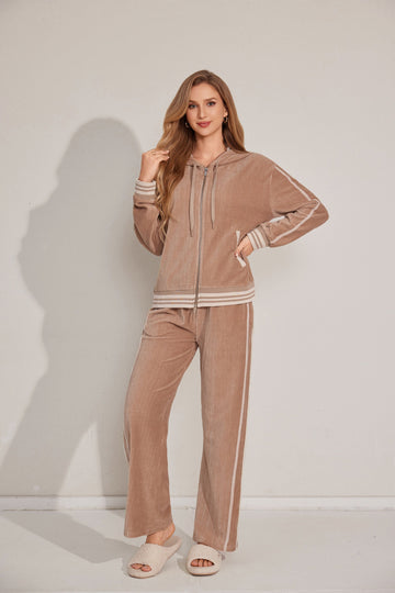 ملابس نوم أساسية من قطعتين 