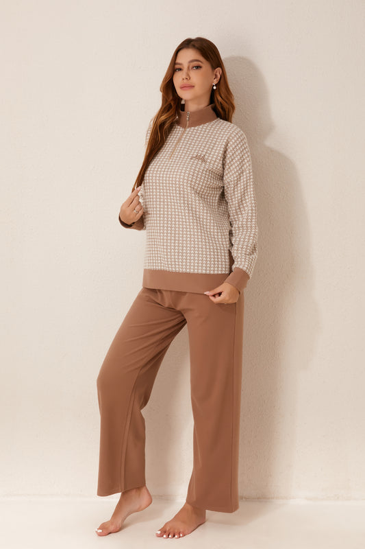 طقم ملابس نوم أساسية من قطعتين مع بنطلون متباين 

